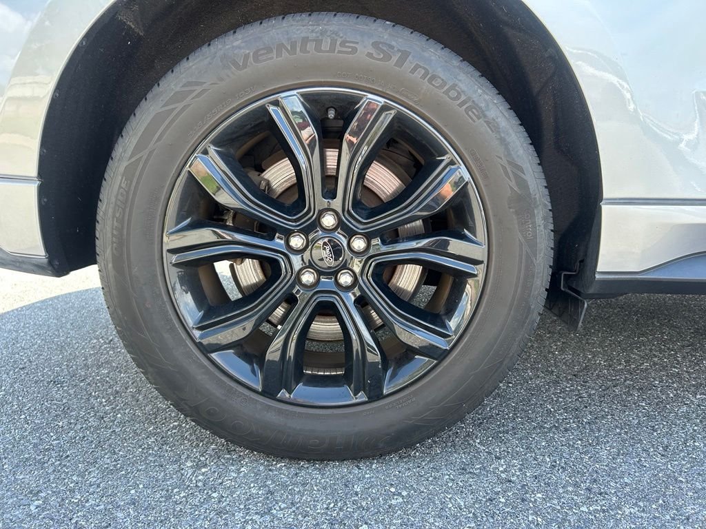 Used 2022 Silver Ford SE image 9