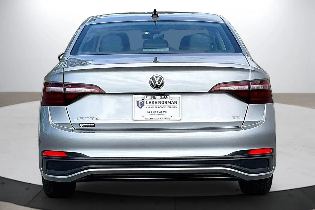 Used 2024 Silver Volkswagen 1.5T SE image 8