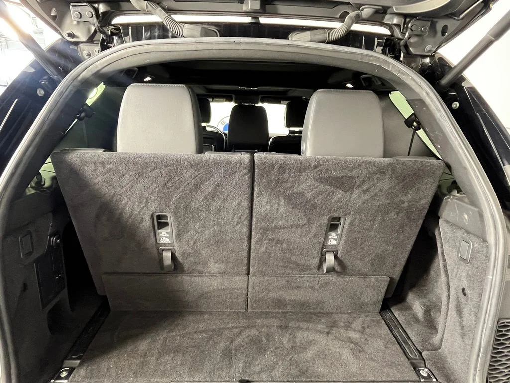 Used 2018 Black Land Rover SE image 14