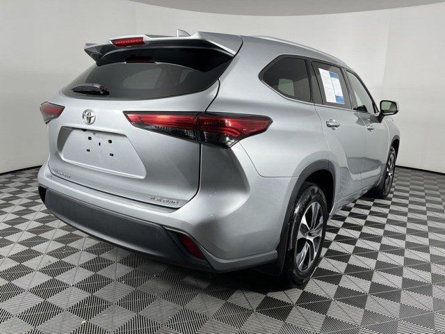 Certified Used 2022 Celestial Silver Metallic Toyota XLE image 7