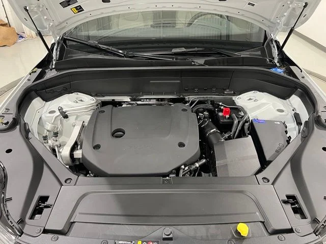New 2026 Crystal White Volvo Plus image 25