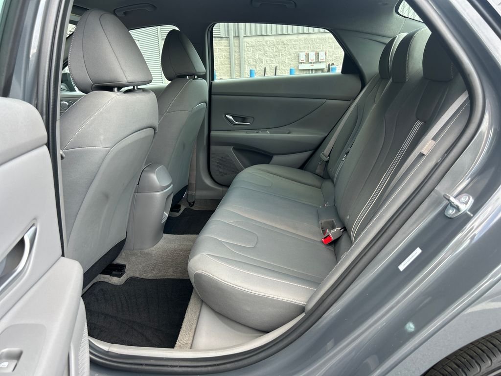 Used 2025 Gray Hyundai SEL Sport image 13