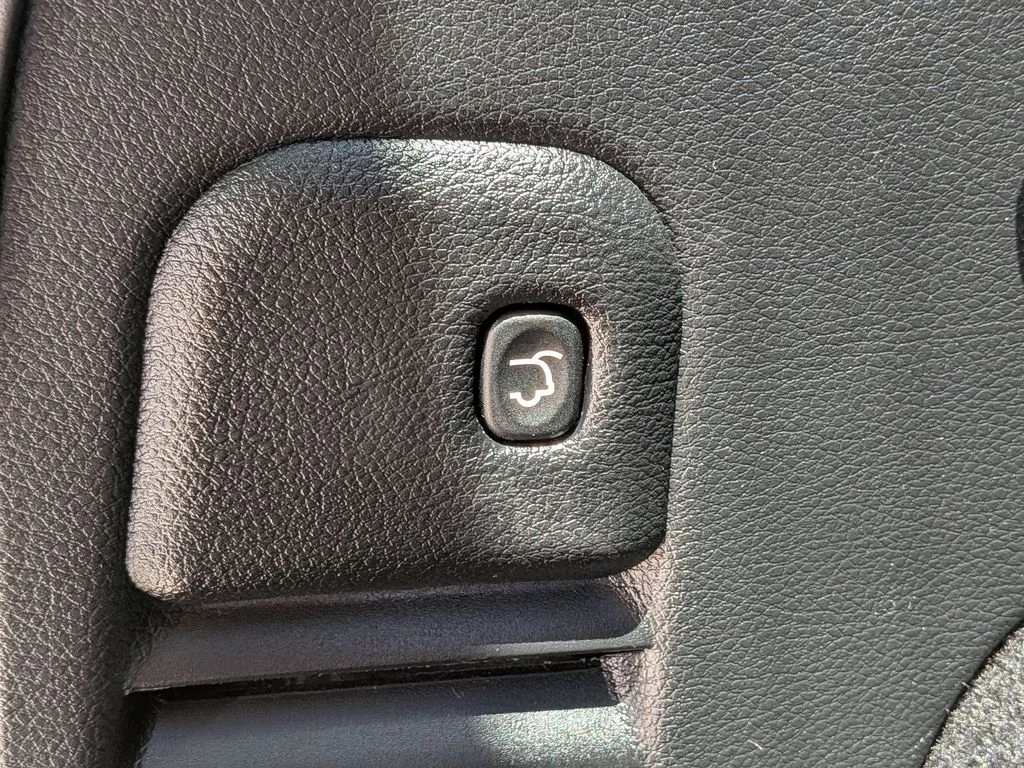 Used 2021 Gray Jeep Limited image 9