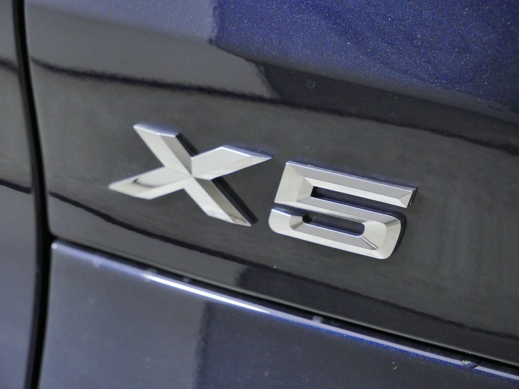New 2026 Carbon Black Metallic BMW xDrive50e image 13