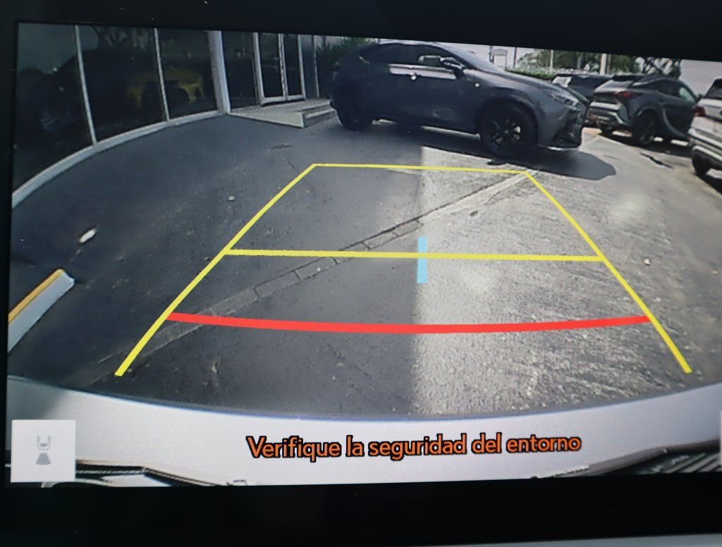 2025 Lexus ES 350 - Photo 23