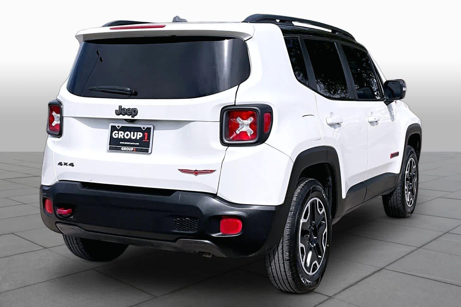 Used 2017 Alpine White Jeep Trailhawk image 13