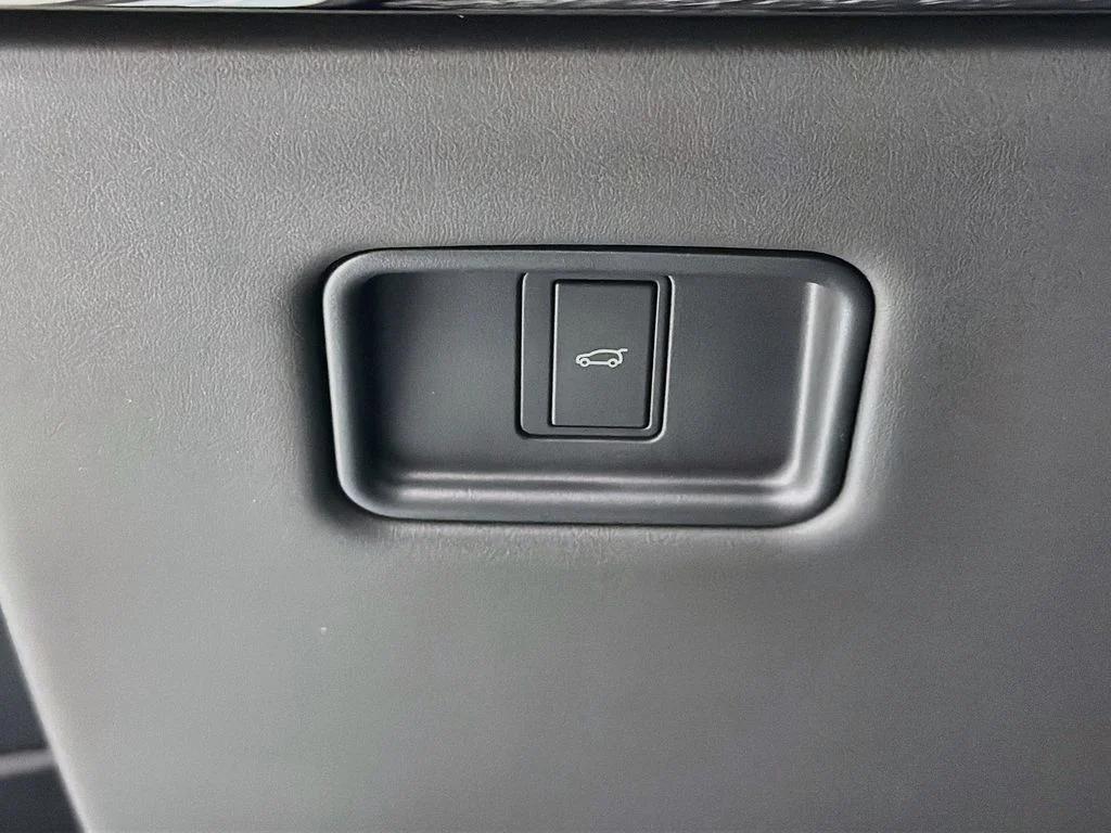 New 2027 Carpathian Grey Land Rover Dynamic SE image 10