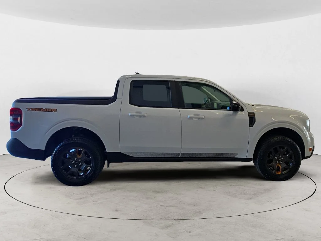 Used 2024 White Ford Lariat image 7