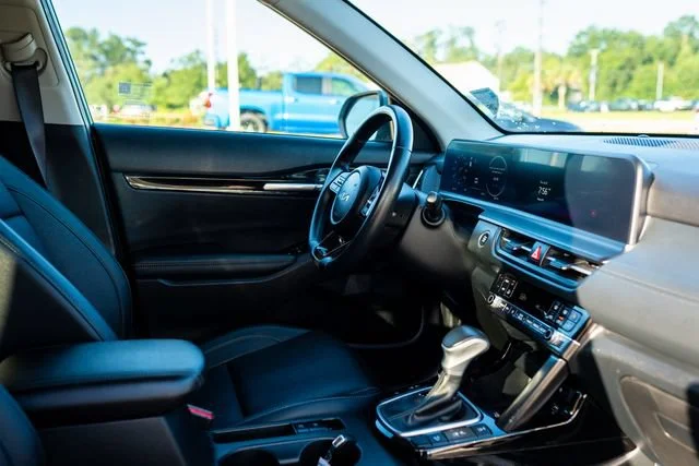 Used 2024 Pluton Blue Kia SX image 23