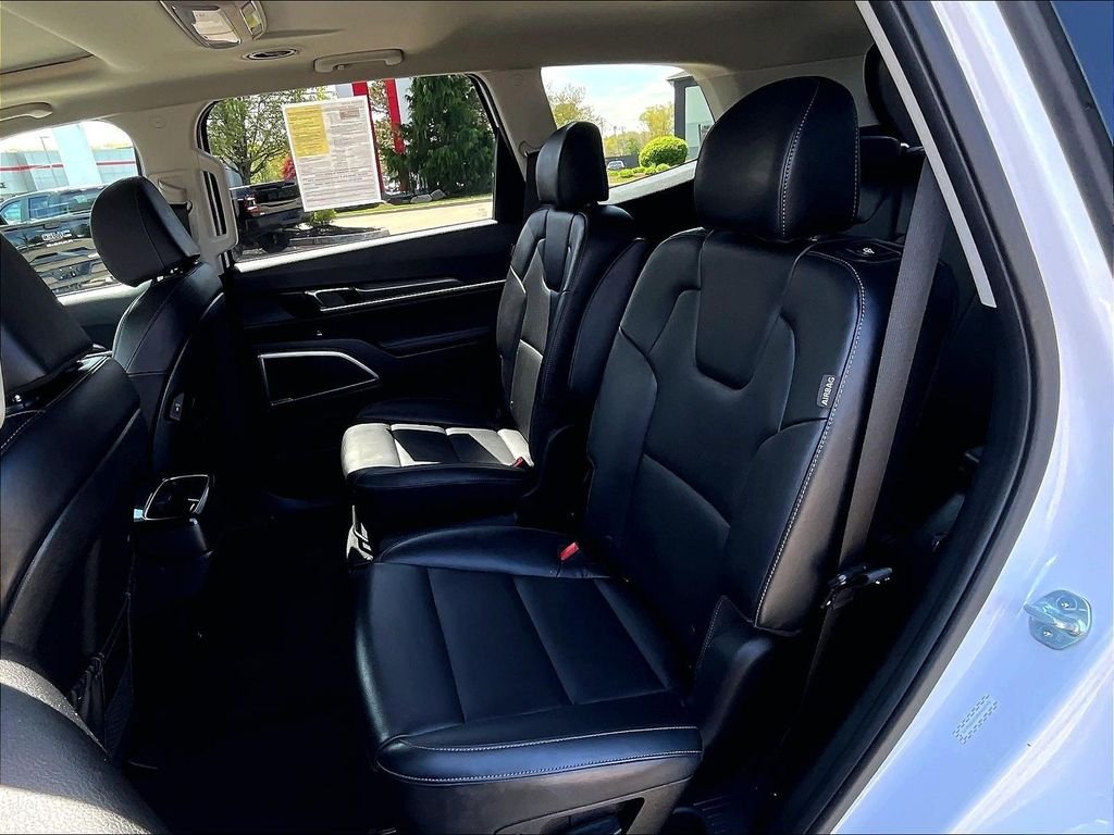 Used 2024 White Kia S image 15