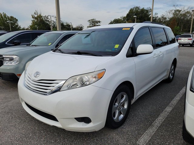 2016 Toyota Sienna LE 8-Passenger