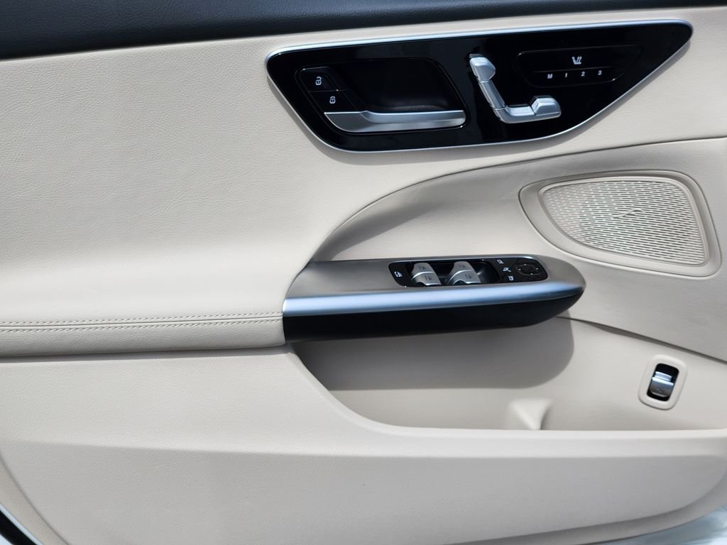 New 2026 Polar White Mercedes-Benz C300 4MATIC® image 12