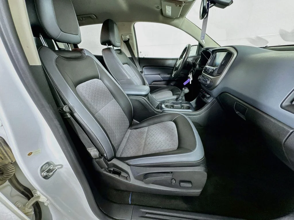 Used 2017 White Chevrolet Z71 image 33