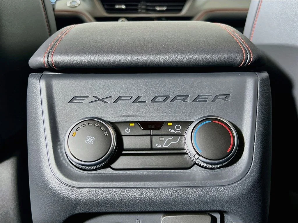 New 2026 Space White Metallic Ford ST-Line image 30