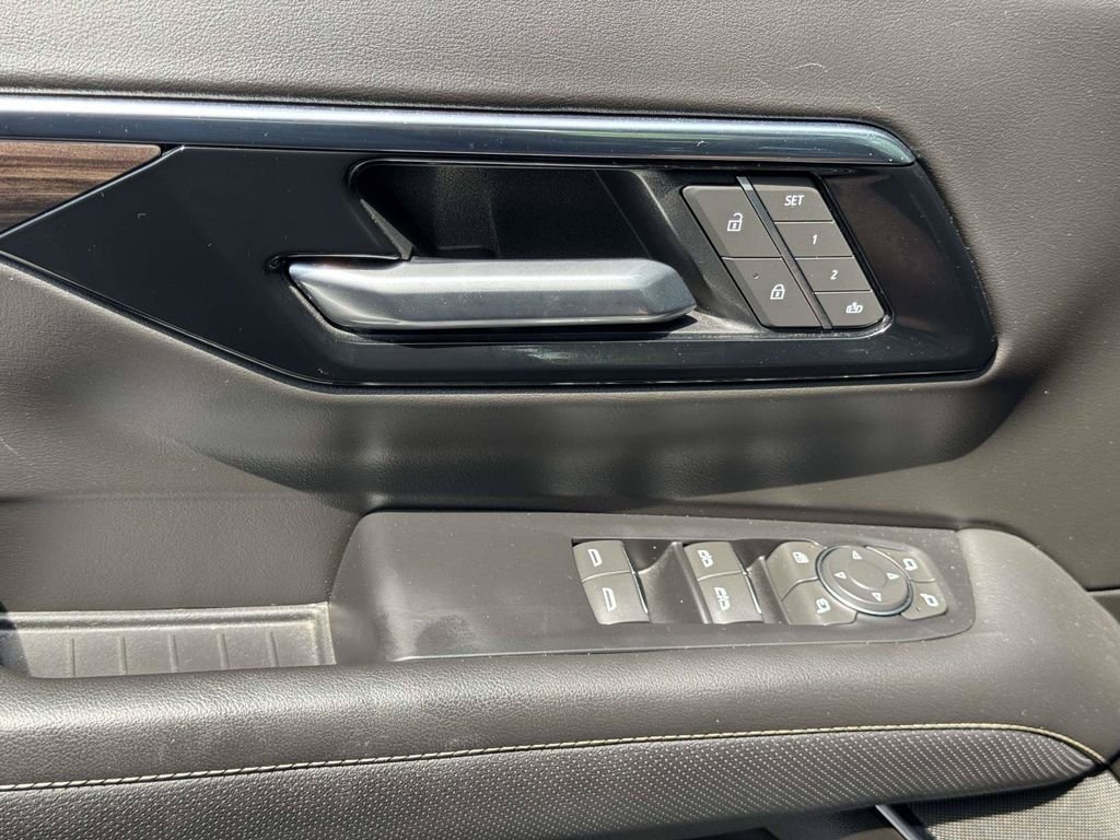 Used 2025 Black Chevrolet Premier image 20