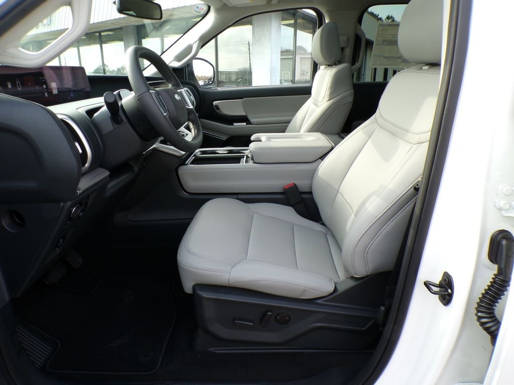 New 2026 Star White Metallic Tri-Coat Ford MAX Active image 17
