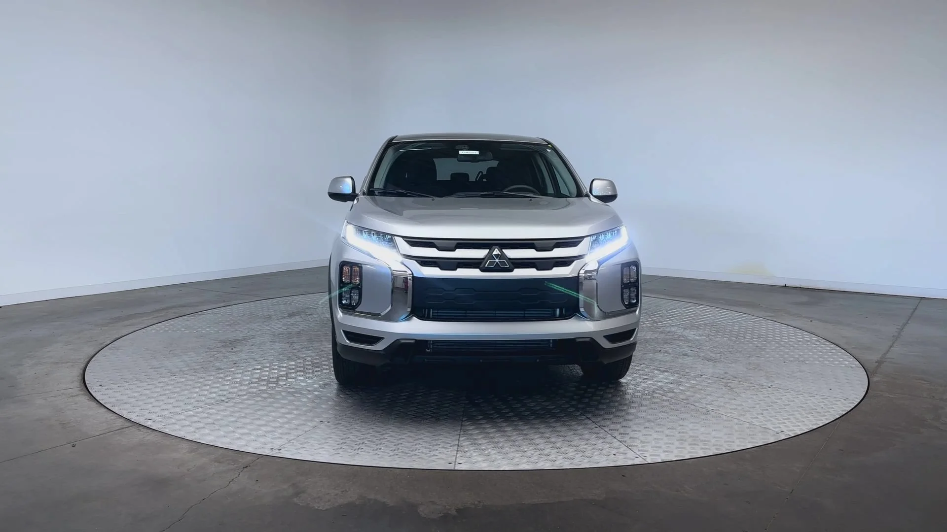 New 2026 Alloy Silver Metallic Mitsubishi ES image 3
