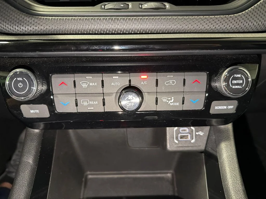 Certified Used 2025 Red Hot Pearlcoat Jeep Trailhawk image 35