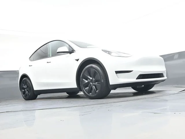 Used 2025  Tesla Long Range image 28