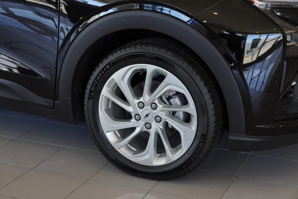 New 2027 Mosaic Black Metallic Chevrolet LT image 9