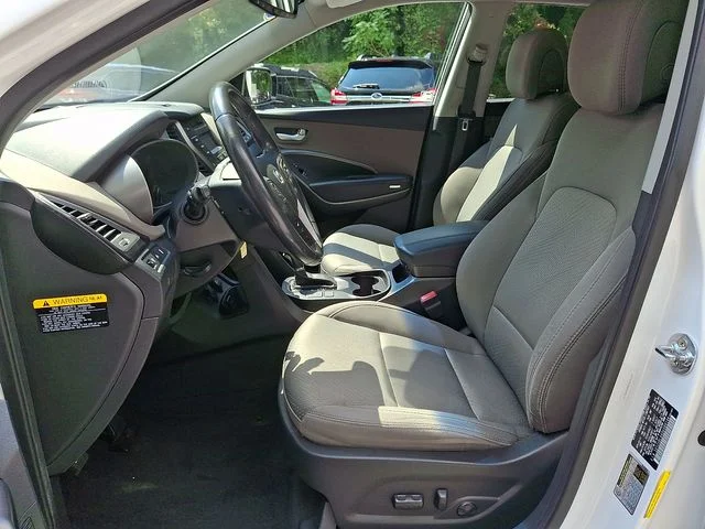 Used 2013 White Hyundai Base image 19