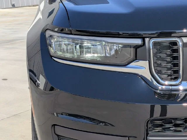 New 2027 Black Jeep Laredo image 10