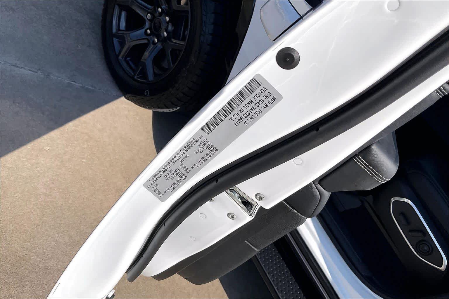 New 2026 Bright White Clear-Coat Exterior Paint Jeep Upland image 20