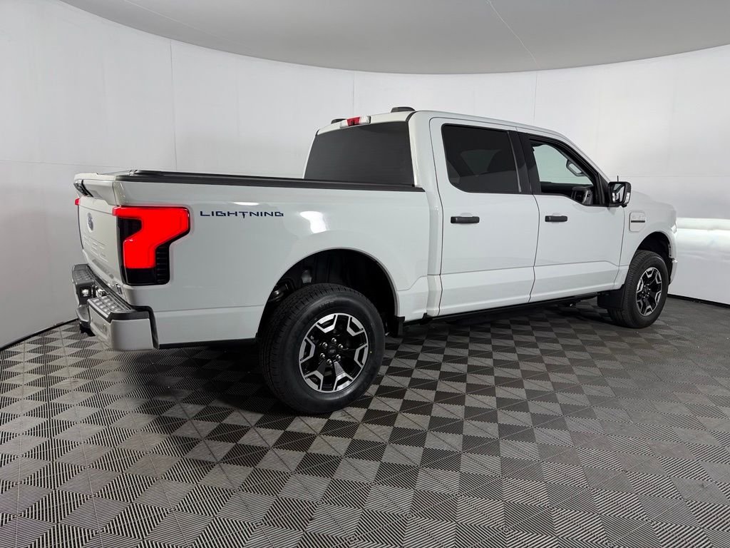 Used 2023 White Ford XLT image 6