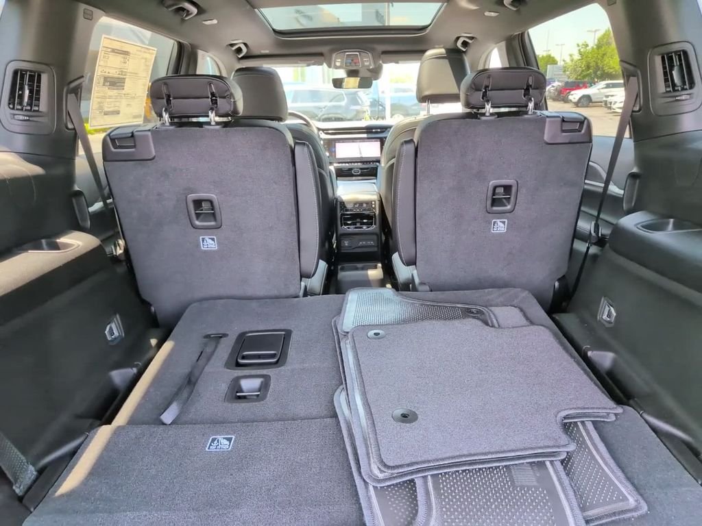 New 2026 Baltic Gray Metallic Clear-Coat Exterior Paint Jeep Limited image 9