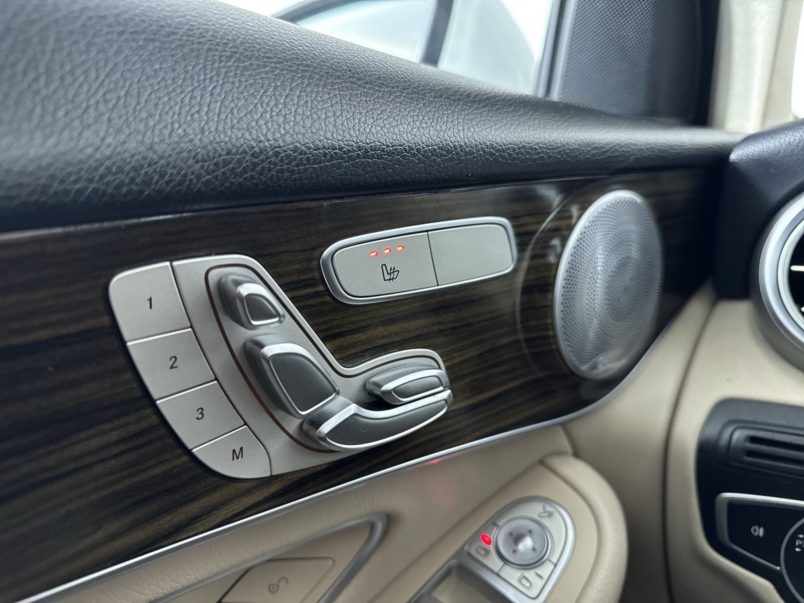 Used 2019 Polar White Mercedes-Benz GLC 300 image 22