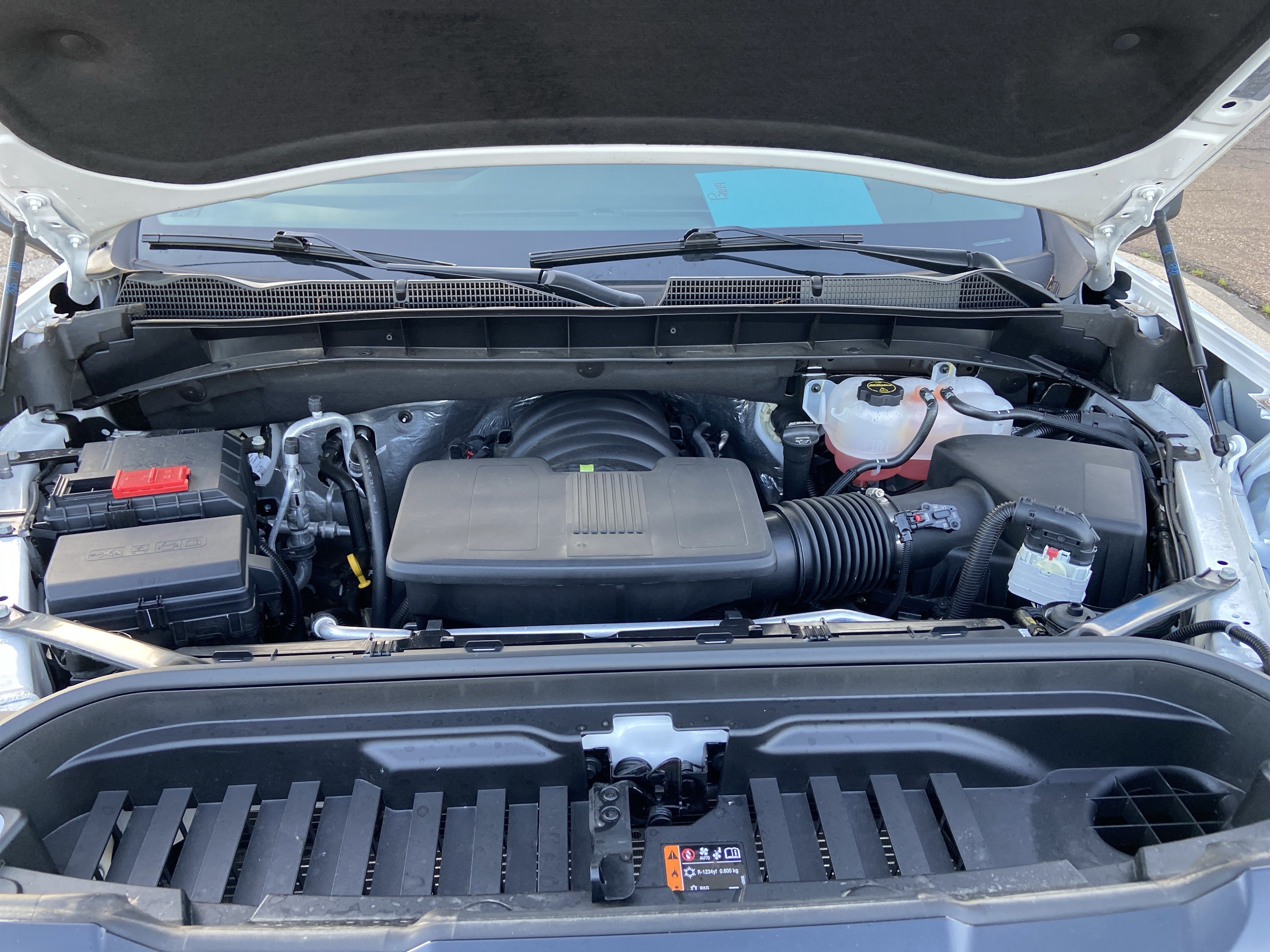 Used 2025 Summit White GMC AT4 image 27