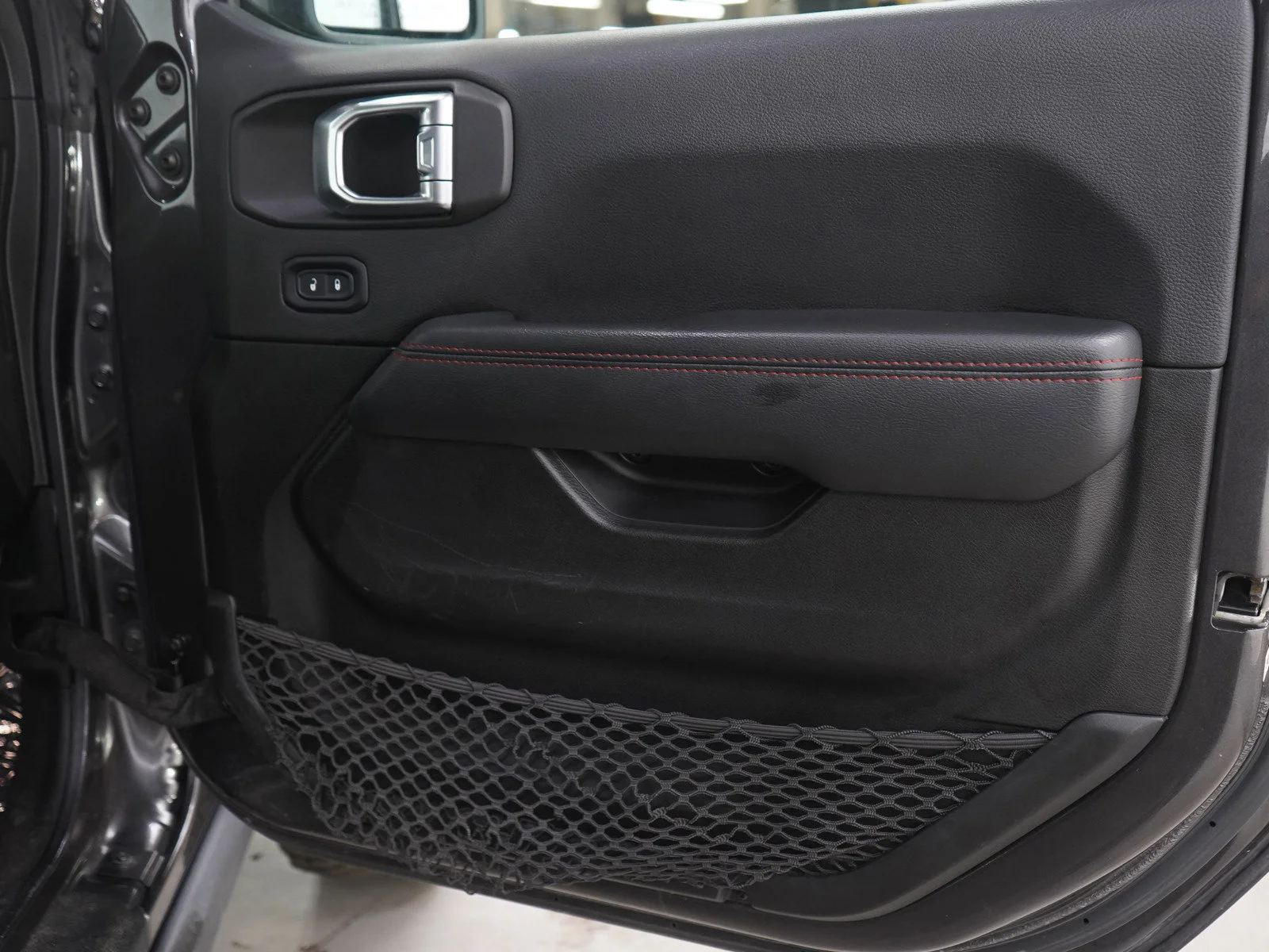 Used 2022 Granite Crystal Metallic Clearcoat Jeep Rubicon image 9