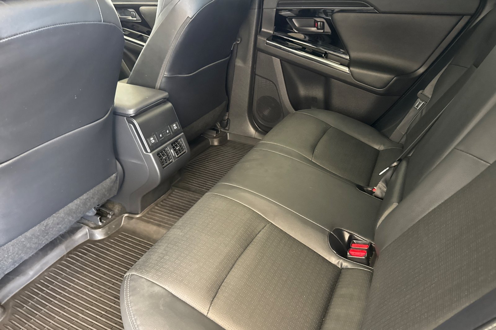 Certified Used 2023 Wind Chill Pearl Toyota Limited image 11
