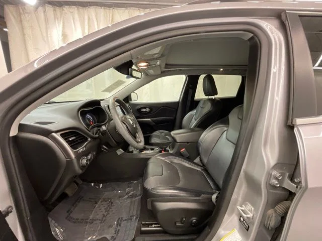 Used 2022 Silver Jeep Limited image 10