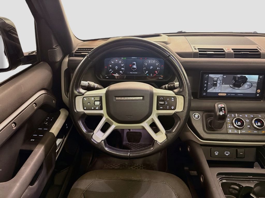 Used 2021  Land Rover SE image 23