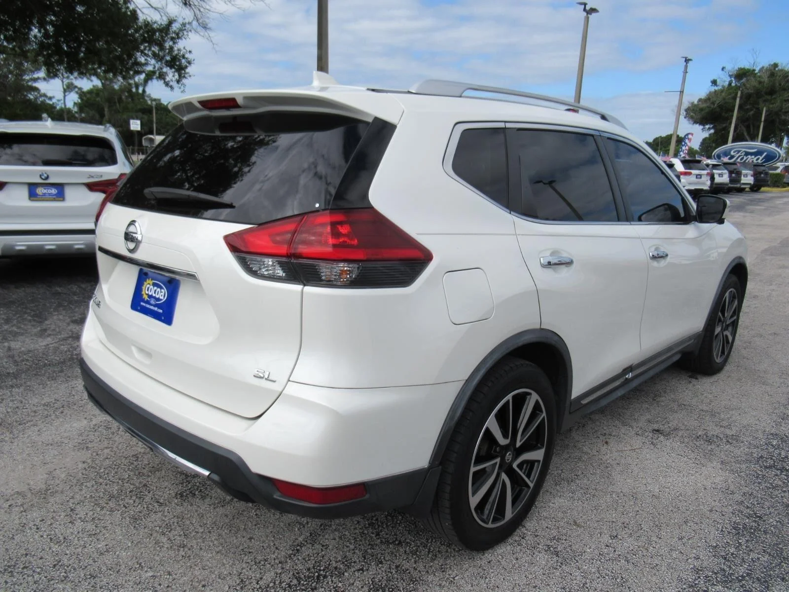Used 2018 White Nissan SL image 7