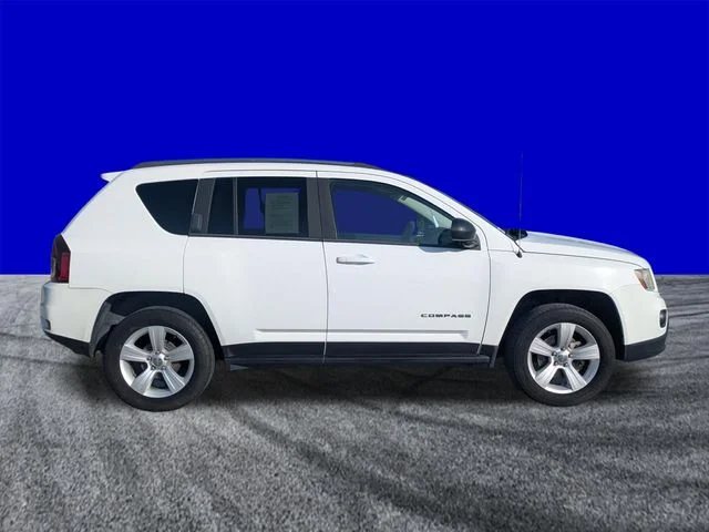 Used 2014 Bright White Clearcoat Jeep Sport image 3