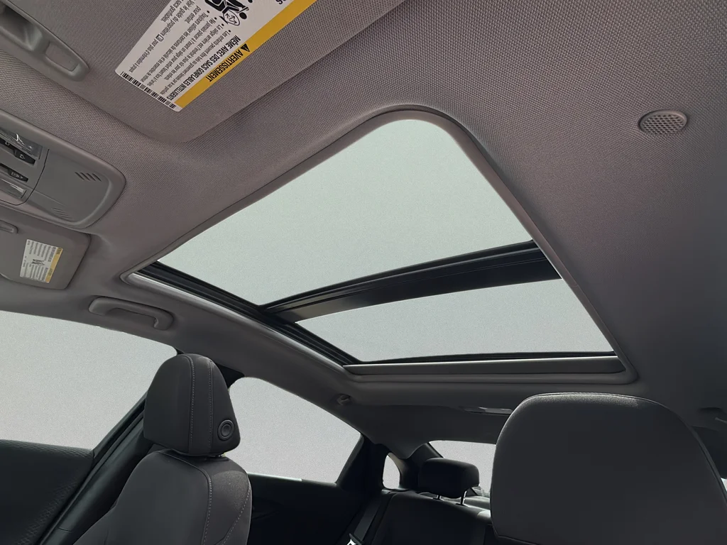 Used 2024 Summit White Chevrolet LT image 27
