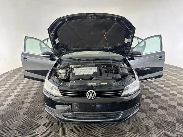 Used 2014  Volkswagen 2.0L TDI image 14
