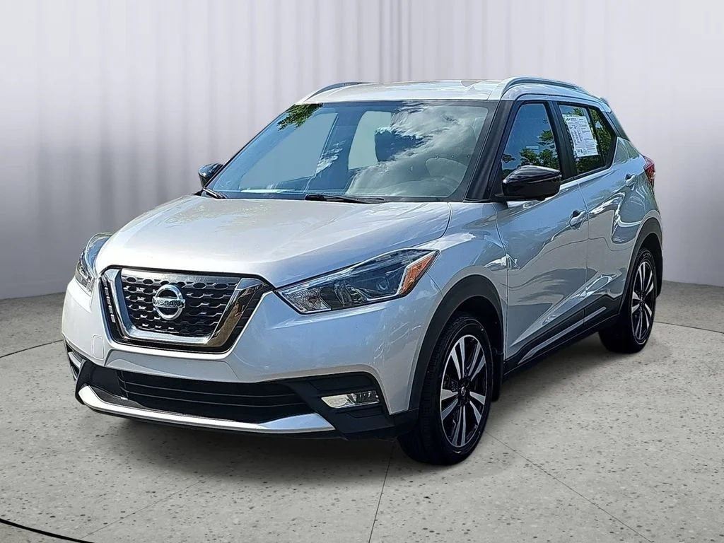 Used 2019 Silver Nissan SR image 7