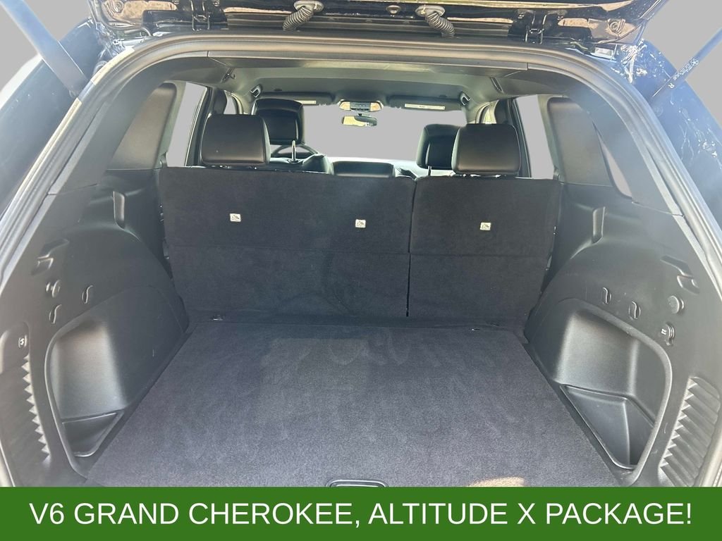 Used 2021 Black Jeep Laredo X image 11