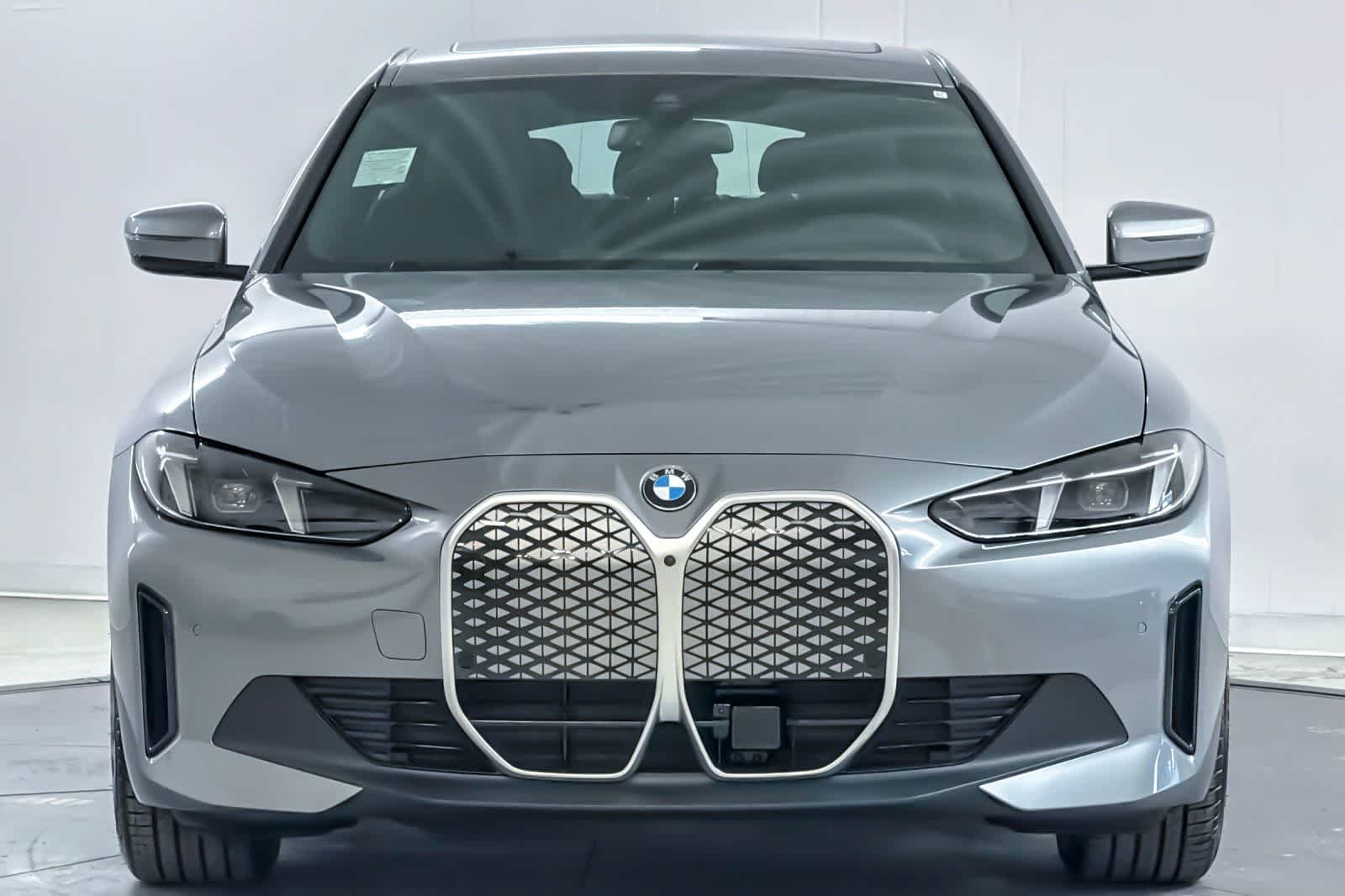 New 2026 Skyscraper Grey Metallic BMW eDrive40 image 10