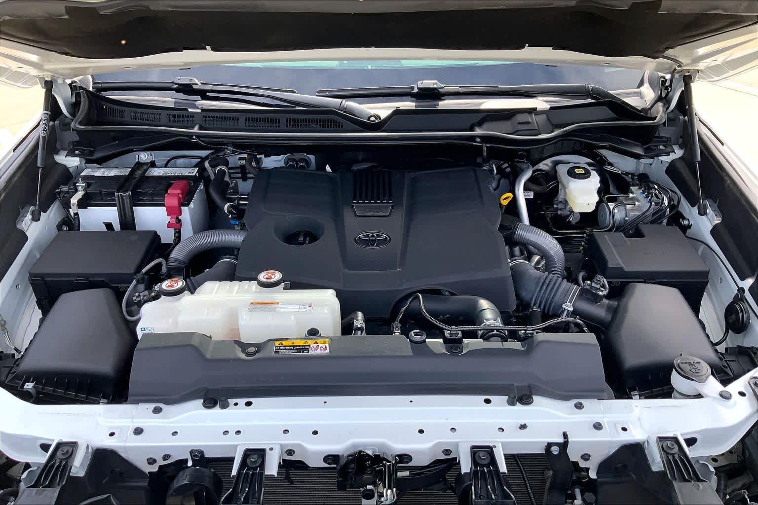Used 2024 Ice Cap Toyota SR5 image 29