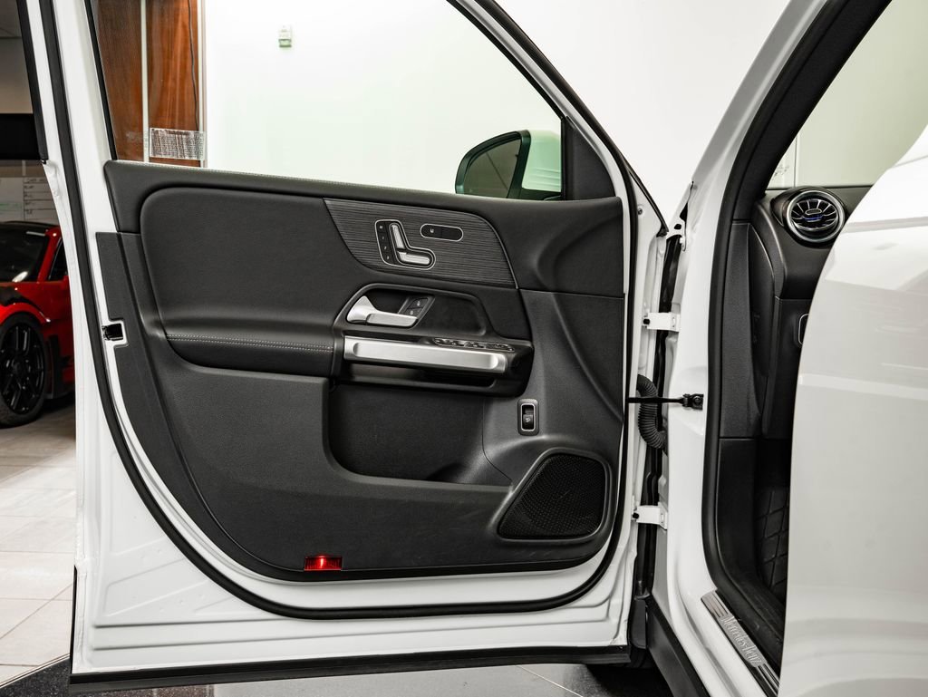 Used 2024 Polar White Mercedes-Benz GLB 250 image 25