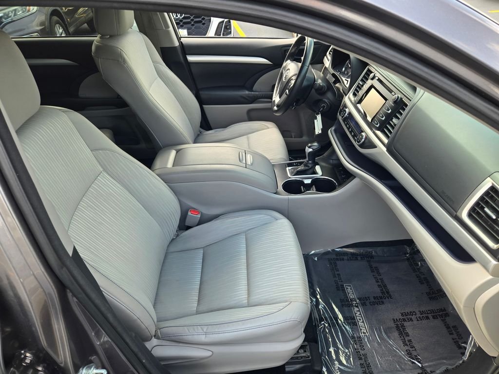 2015 Toyota Highlander LE Plus - Photo 11