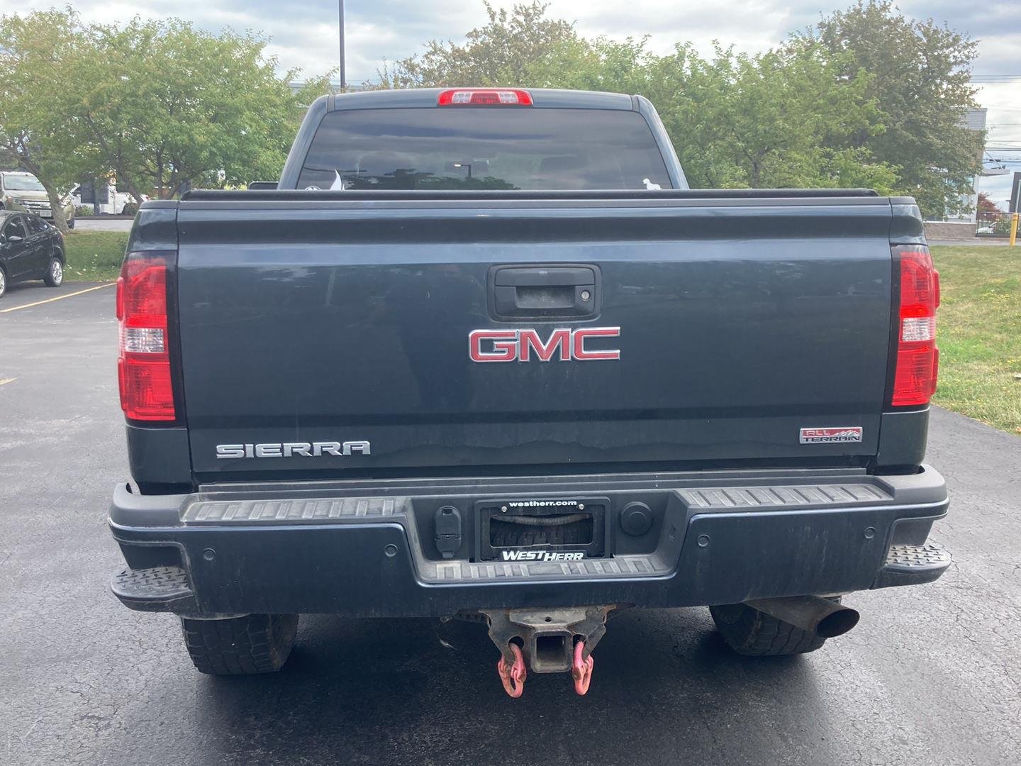 Used 2018 Dark Slate Metallic GMC SLT image 6