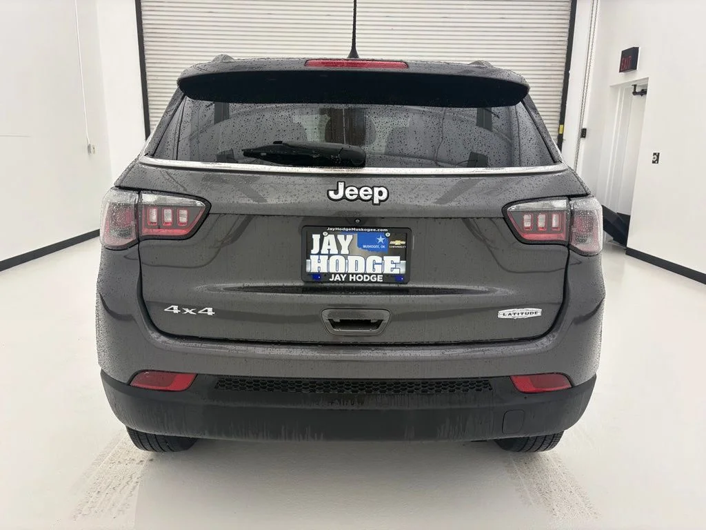 Used 2022 Gray Jeep Latitude image 18