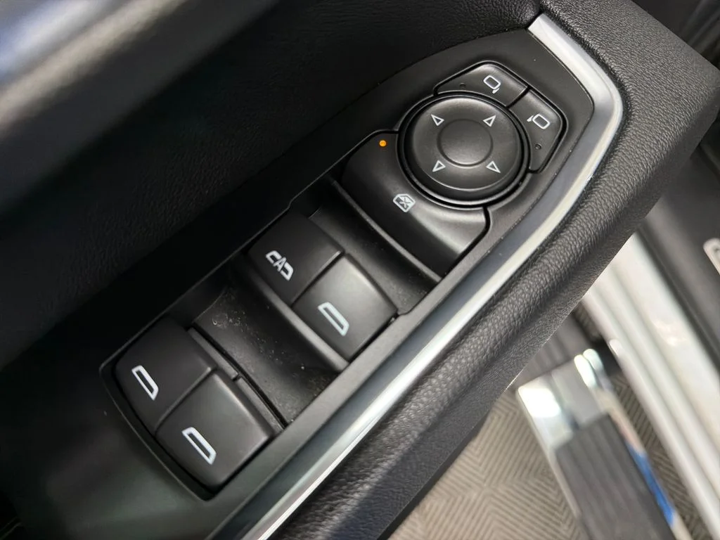 Used 2025 White Chevrolet LT image 17