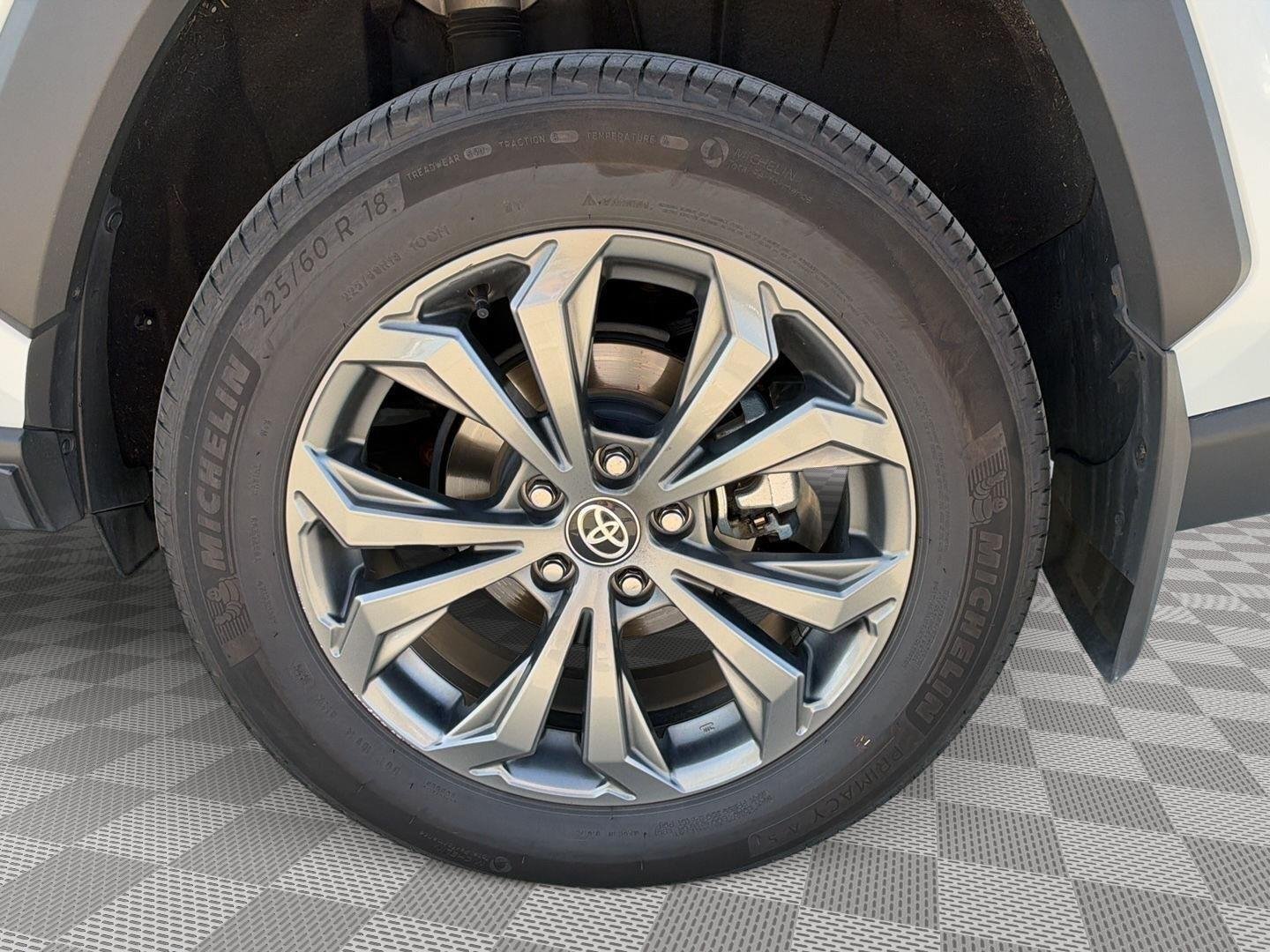 Used 2025 Wind Chill Pearl Toyota XLE Premium image 8