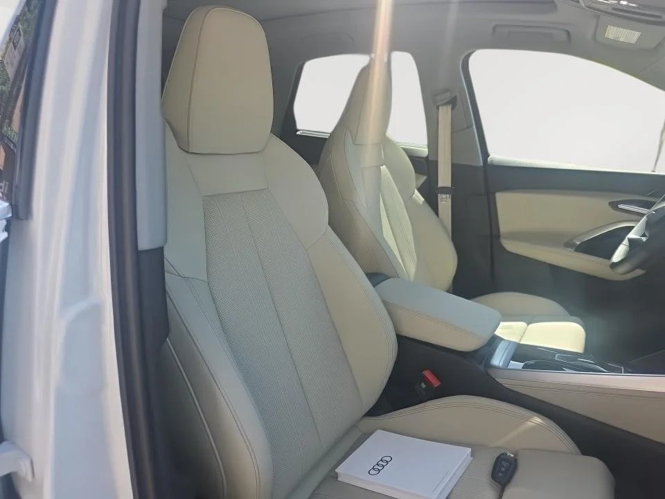 Used 2025  Audi Premium Plus image 4